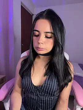 Snapshot of Emily-14 chatting on February 13, 2026, 4:52 am Emily-14 online show from February 13, 2026, 4:52 am