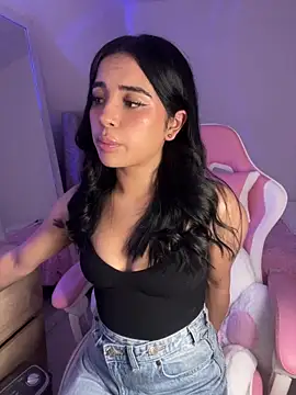 Snapshot of Emily-14 chatting on March 3, 2026, 4:40 am Emily-14 online show from March 3, 2026, 4:40 am