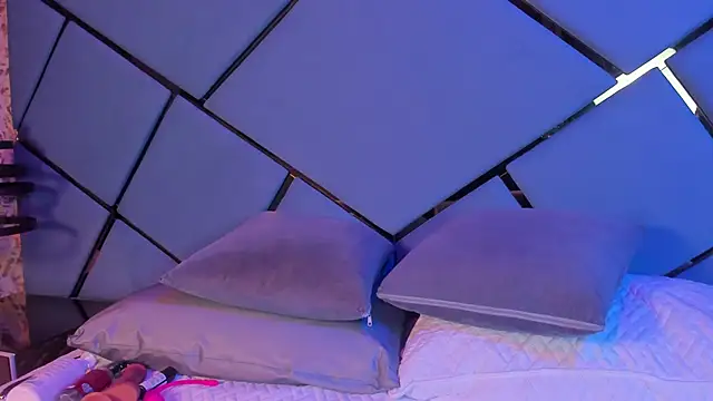 Snapshot of giorgia_13 chatting on January 14, 2025, 3:01 am giorgia 13 online show from January 14, 2025, 3:01 am