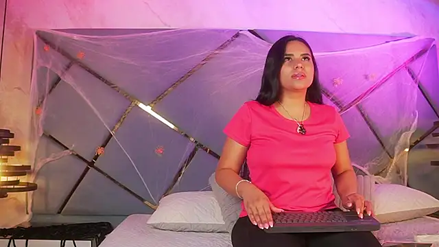 Snapshot of giorgia_13 chatting on October 31, 2025, 3:07 am giorgia 13 online show from October 31, 2025, 3:07 am