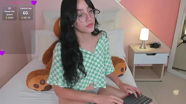 Snapshot of jaade_evergreen chatting on October 1, 2025, 5:19 pm jaade evergreen online show from October 1, 2025, 5:19 pm