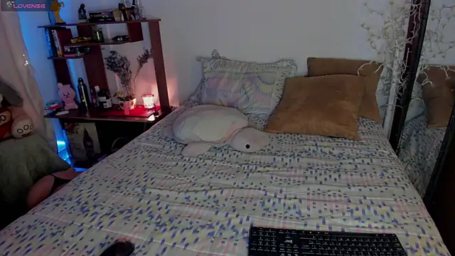 cuteweed420 online show from October 4, 2025, 7:06 am