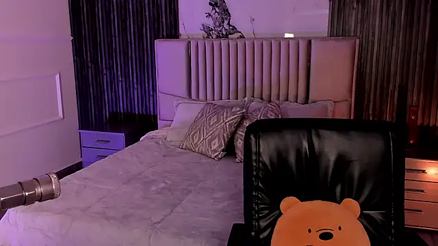 Lillyortiz online show from February 16, 2026, 7:43 pm