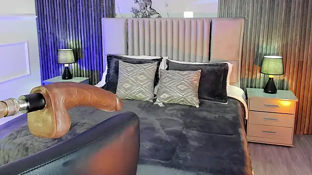 Lillyortiz online show from June 5, 2026, 8:14 pm