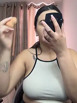 SaraBraun  online show from October 27, 2025, 4:33 pm