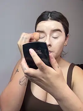 SaraBraun  online show from December 18, 2025, 6:36 pm