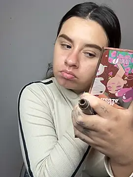 SaraBraun  online show from April 20, 2026, 5:37 pm