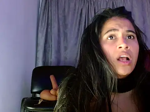 Snapshot of brihanna_lena chatting on October 29, 2025, 5:42 am brihanna lena online show from October 29, 2025, 5:42 am