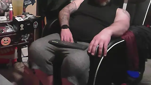 TwoFarty240 online show from October 20, 2025, 12:11 am