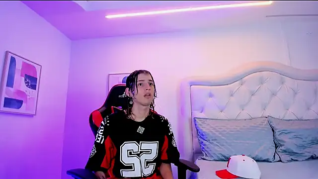 sett and gwen online show from December 19, 2024, 9:06 pm