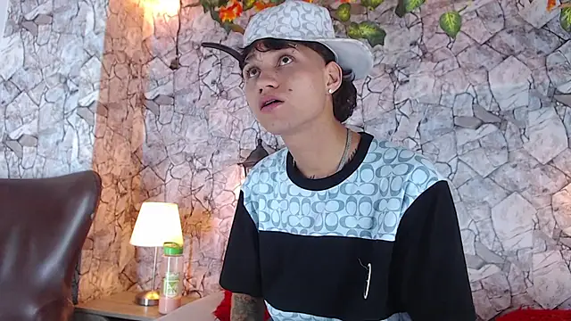 Samuel Hilton online show from December 15, 2024, 4:29 am