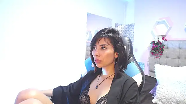 Snapshot of Summer_Rosee chatting on December 17, 2024, 9:07 am Summer Rosee online show from December 17, 2024, 9:07 am