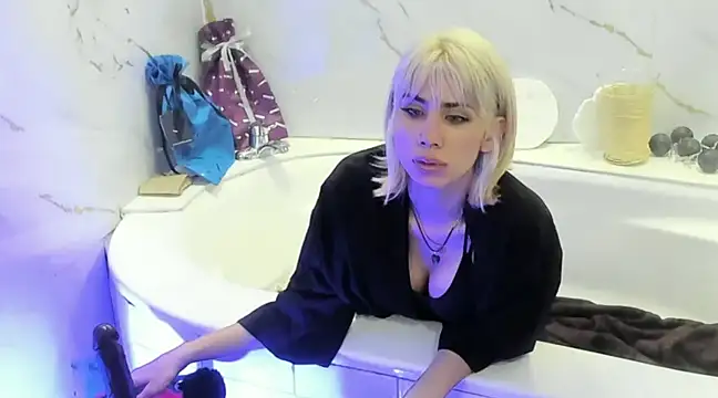 Snapshot of Summer_Rosee chatting on December 19, 2024, 7:51 am Summer Rosee online show from December 19, 2024, 7:51 am