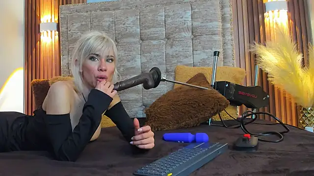 Snapshot of Summer_Rosee chatting on December 20, 2024, 3:36 am Summer Rosee online show from December 20, 2024, 3:36 am