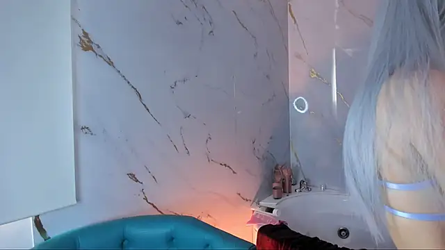 Snapshot of Summer_Rosee chatting on January 17, 2025, 12:31 pm Summer Rosee online show from January 17, 2025, 12:31 pm