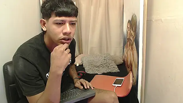 mr stiven  online show from November 16, 2025, 2:17 am