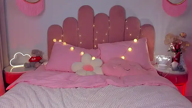 ElsaYoung online show from January 4, 2025, 5:27 am