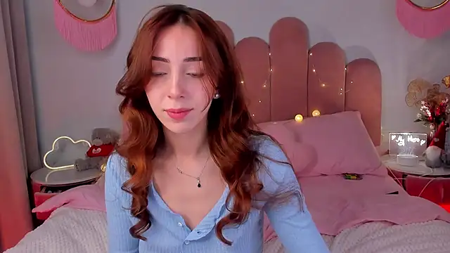 ElsaYoung online show from January 4, 2025, 9:43 am