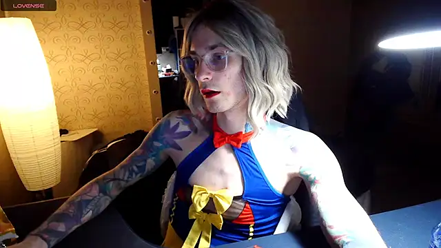 Julia dolls online show from November 28, 2025, 7:16 pm