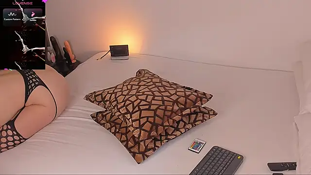 DannaHott17 online show from October 29, 2025, 1:13 pm