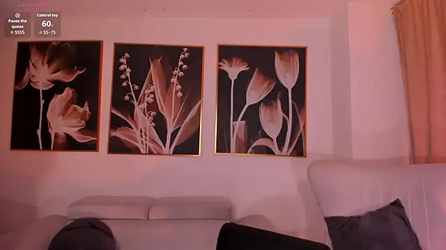 Snapshot of MiaFarrell_ chatting on February 12, 2026, 6:25 pm MiaFarrell online show from February 12, 2026, 6:25 pm