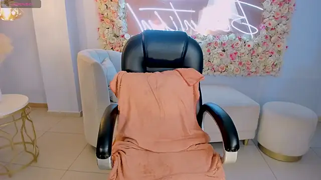 IsabelBornner online show from February 12, 2025, 3:18 am