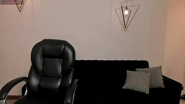 BellaCarteer  online show from November 4, 2025, 11:42 am