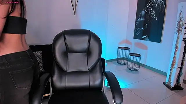 BellaCarteer  online show from November 13, 2025, 1:10 pm