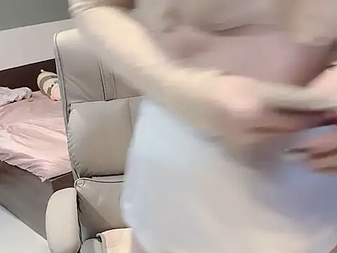 Eva-Public online show from October 4, 2025, 3:43 pm