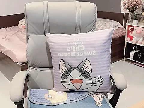 Eva-Public online show from October 23, 2025, 8:13 am