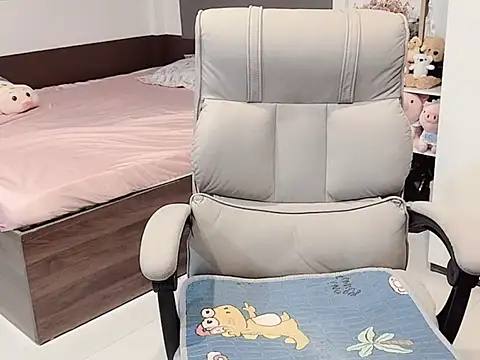 Eva-Public online show from November 1, 2025, 7:10 am