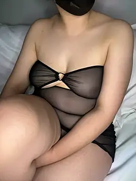 Snapshot of Gamzemm8888 chatting on February 12, 2025, 9:33 pm Gamzemm8888 online show from February 12, 2025, 9:33 pm