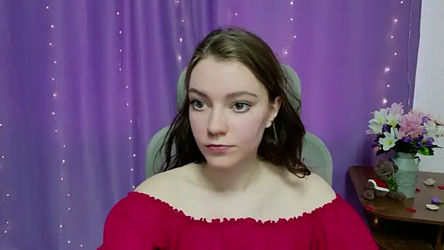 Lana  Cute  online show from April 15, 2026, 1:40 pm