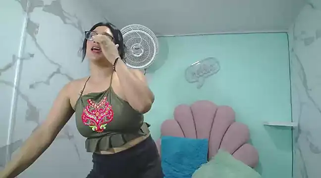 Snapshot of karime_sexygirl chatting on January 19, 2025, 5:18 pm karime sexygirl online show from January 19, 2025, 5:18 pm
