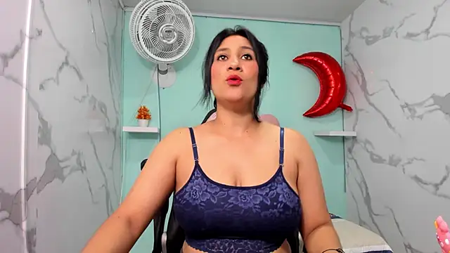 Snapshot of karime_sexygirl chatting on October 9, 2025, 11:19 am karime sexygirl online show from October 9, 2025, 11:19 am