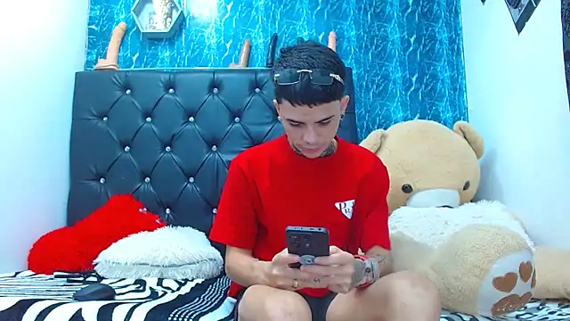 Snapshot of exotic_hot_couple chatting on March 7, 2025, 6:35 am exotic hot couple online show from March 7, 2025, 6:35 am