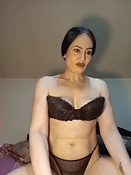 Snapshot of EveeRose chatting on June 16, 2026, 5:10 am EveeRose online show from June 16, 2026, 5:10 am