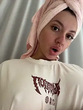 JulliaVegas online show from March 24, 2026, 2:27 am