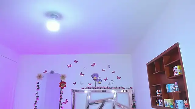 perlabeautiful online show from November 28, 2025, 12:08 pm