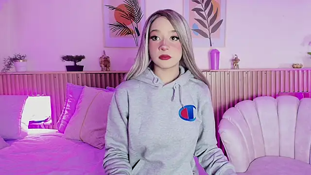 EmmaJhonnsson online show from February 8, 2025, 8:32 pm