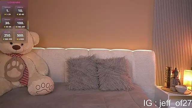 johanafox  online show from July 6, 2026, 11:07 am