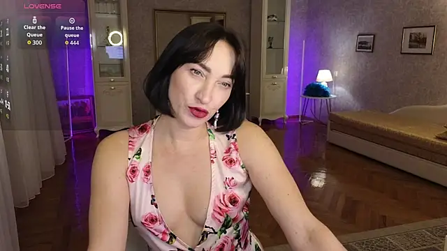 AnneHaddaway online show from November 20, 2025, 7:02 pm