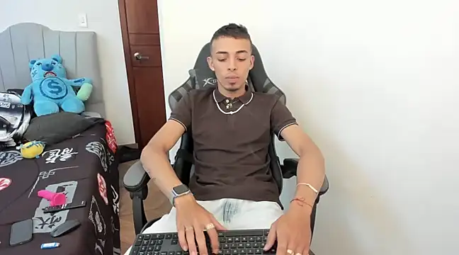 Snapshot of twink_latino5 chatting on December 25, 2024, 9:54 pm twink latino5 online show from December 25, 2024, 9:54 pm