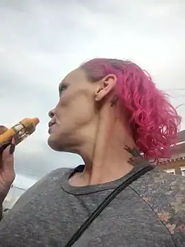 MommyMisfit online show from April 14, 2026, 1:17 pm