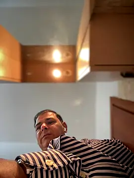 SecretlyDD online show from December 3, 2025, 9:29 am