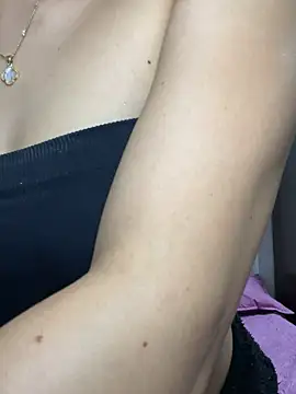 Snapshot of Just_valen chatting on March 10, 2026, 7:46 am Just valen online show from March 10, 2026, 7:46 am