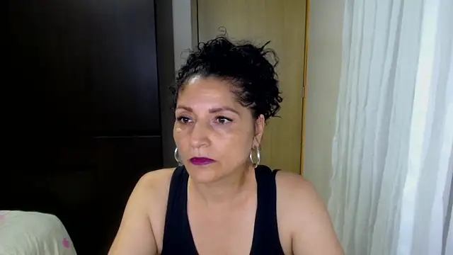 arianna ros3 online show from April 8, 2026, 2:00 am