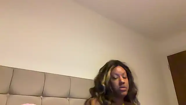 LavenderBuxton online show from April 20, 2026, 9:38 pm