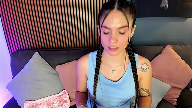 Snapshot of Gaby_Ferrer chatting on November 4, 2025, 2:05 pm Gaby Ferrer online show from November 4, 2025, 2:05 pm