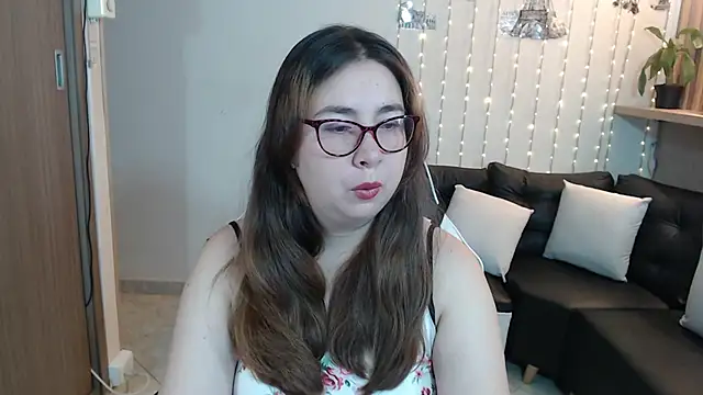 chloe prg online show from February 19, 2025, 12:44 pm